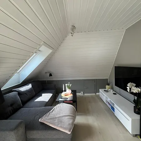아파트 Lovely Penthouse With Private Outdoor Terrace 베르겐