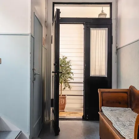 Lovely Penthouse With Private Outdoor Terrace 아파트