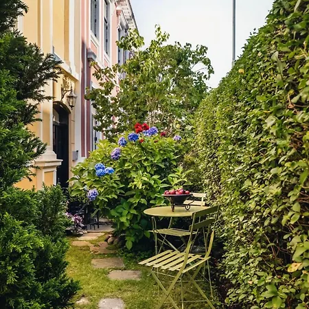Lovely Penthouse With Private Outdoor Terrace *